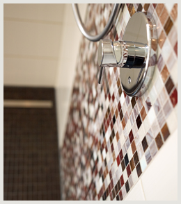 eine geflieste Dusche